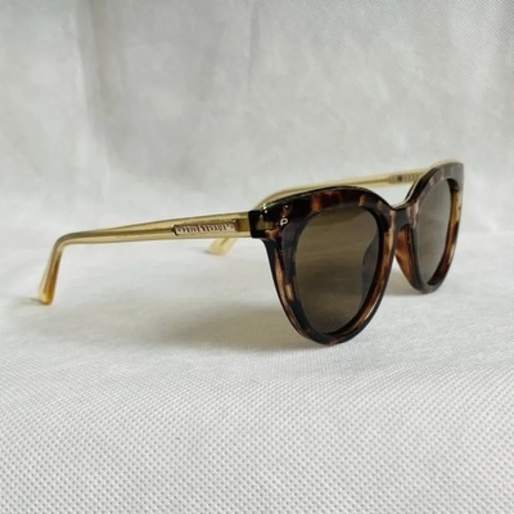 Prive Revaux The Kiki Tortoise Shell Brown Polarized Sunglasses Case Cloth